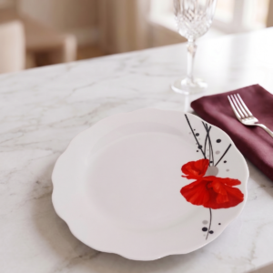 Plato de Borde Ondulado y Detalle Floral
